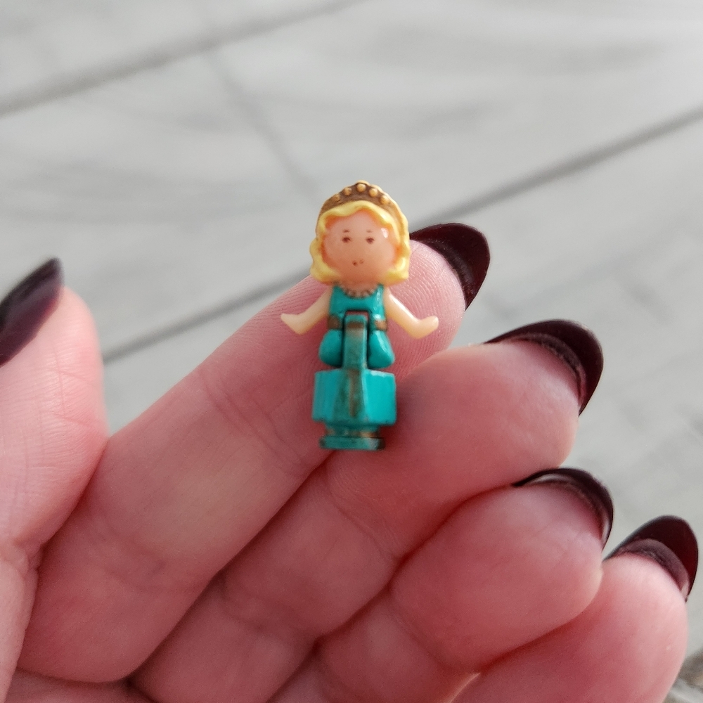 1993 Blue Bird Polly Pocket Rose Dream Locket Necklace Doll